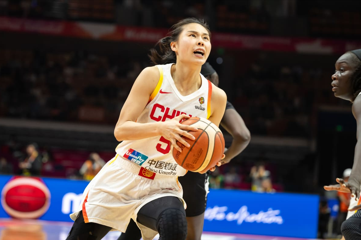 bti体育登录入口-进攻回暖防守值得商榷，老将发威女篮拿下关键一战，双塔并非万能